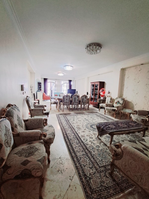 پاسداران*۱۵۰متر ۳خواب*۲پارکینگ سندی