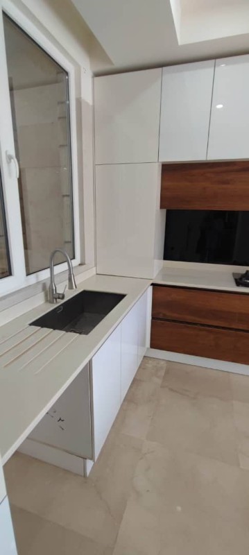 جردن ۱۲۰ متر ۳ خواب ۲ پارکینگ ۵ ساله
