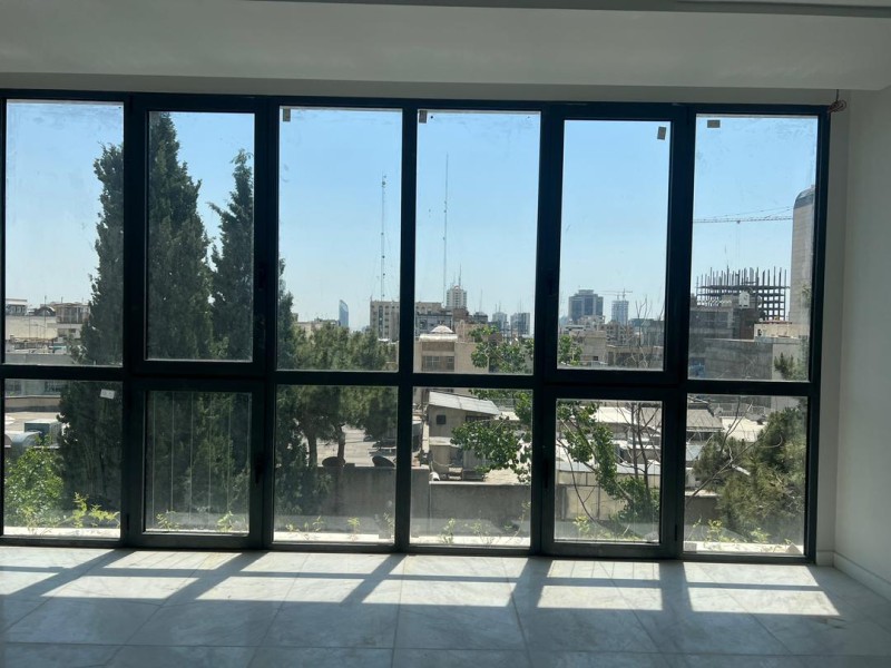 ولیعصر روبروی پارک ملت ۱۲۰ متر