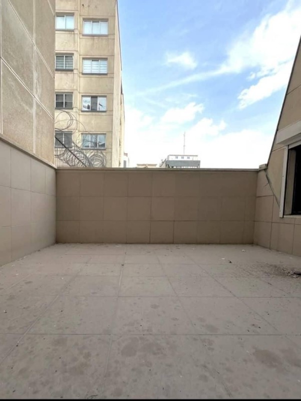 جردن پارک ملت ۱۴۰ متر بادو پارکینگ  وحیات اختصاصی