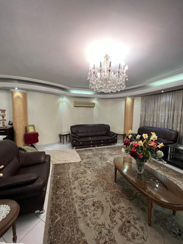 آپارتمان خوش نقشه 180 متری نزدیک ولیعصر