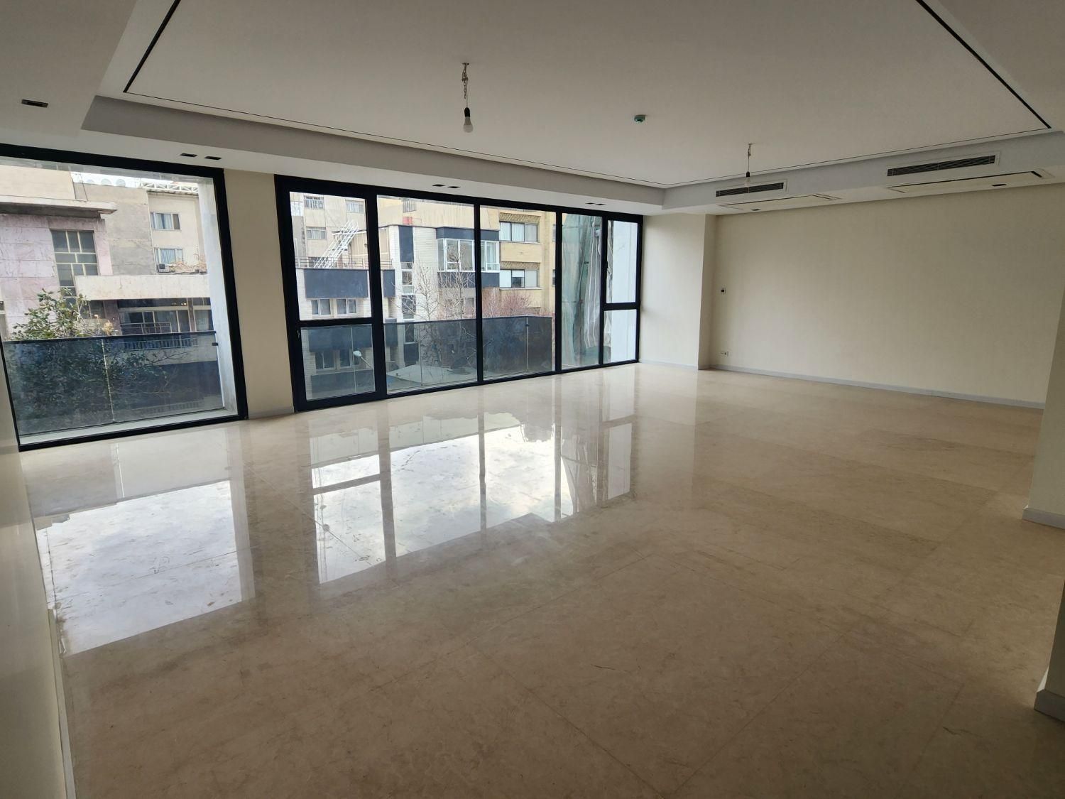 270 متر نوساز فول امکانات