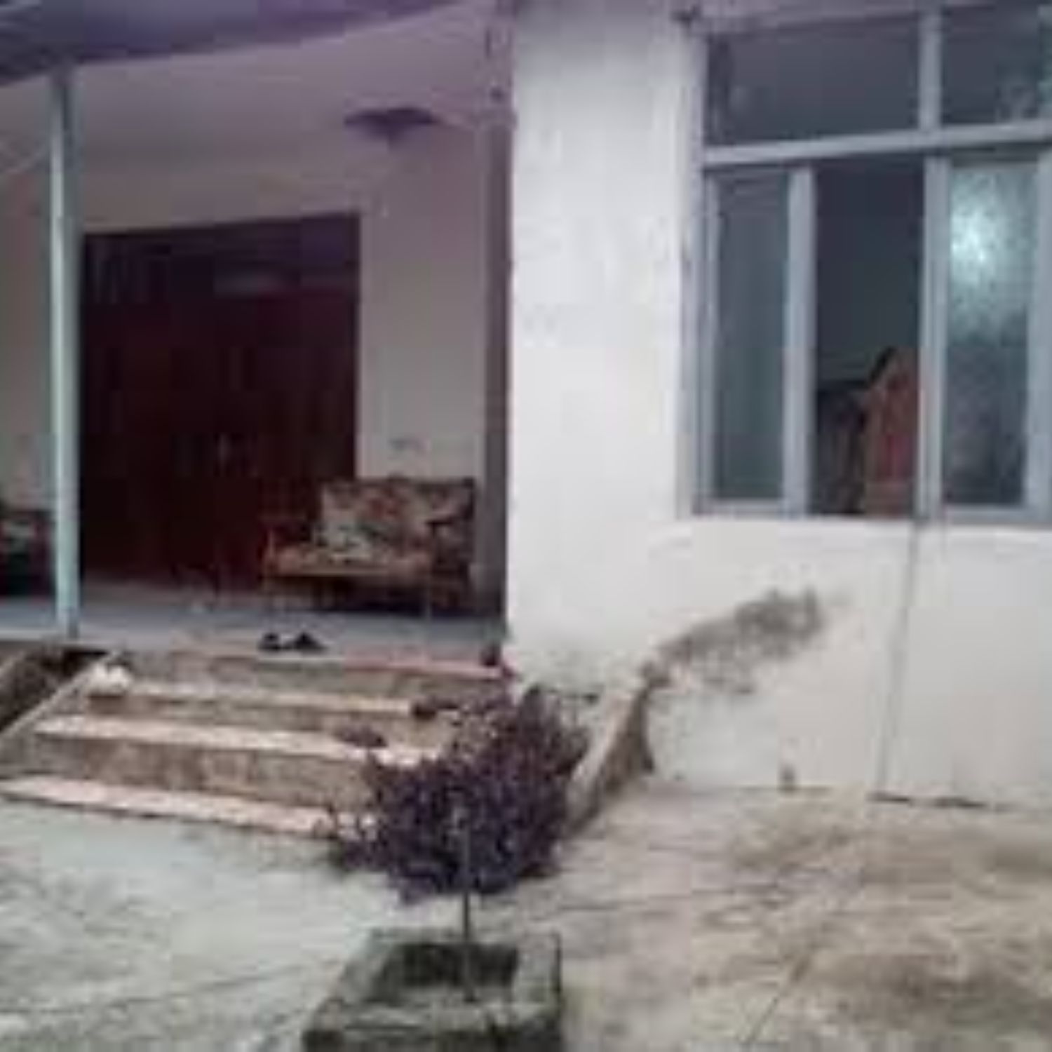 898 متر کلنگی غیر قابل سکونت جردن