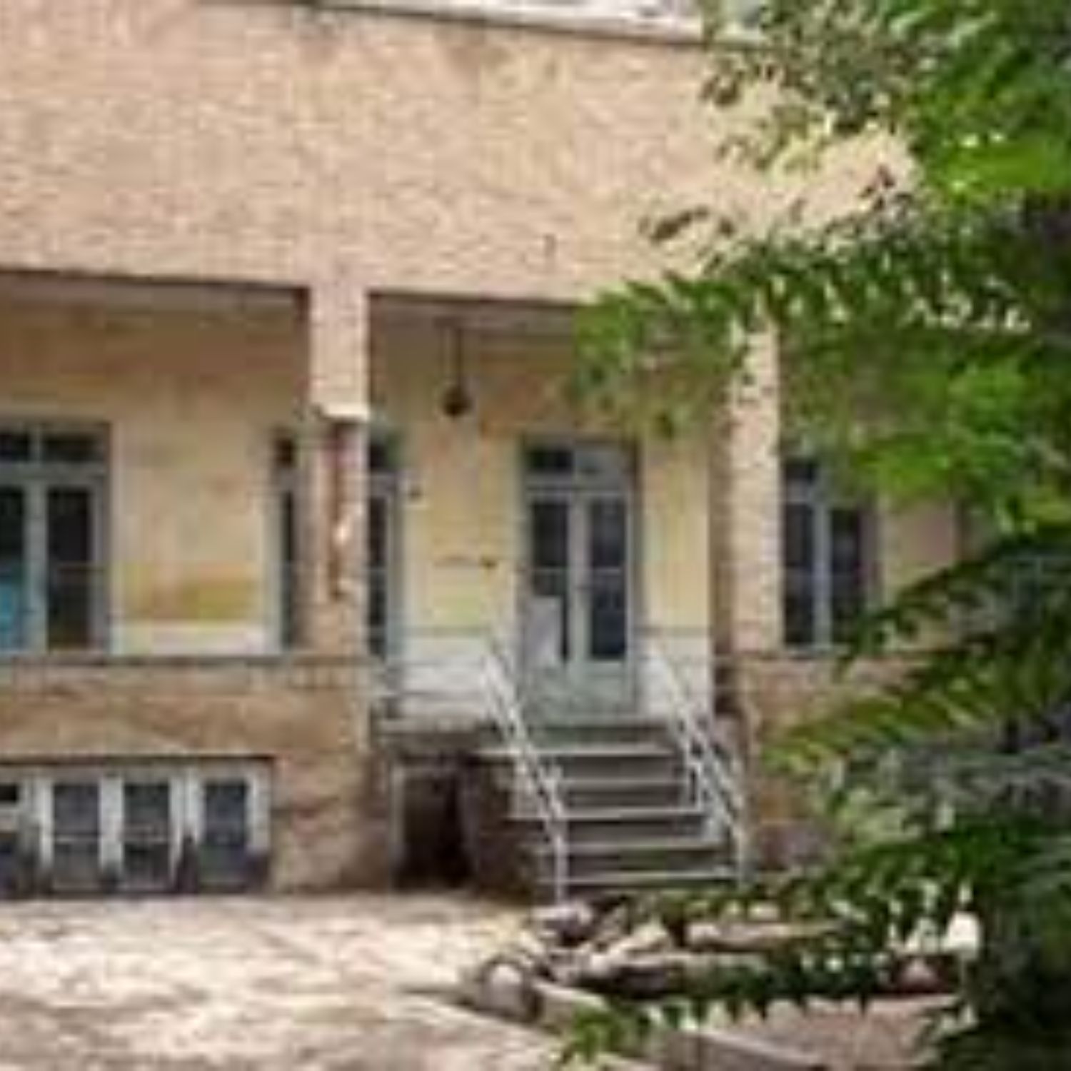 كلنگی 130 متری پاسداران