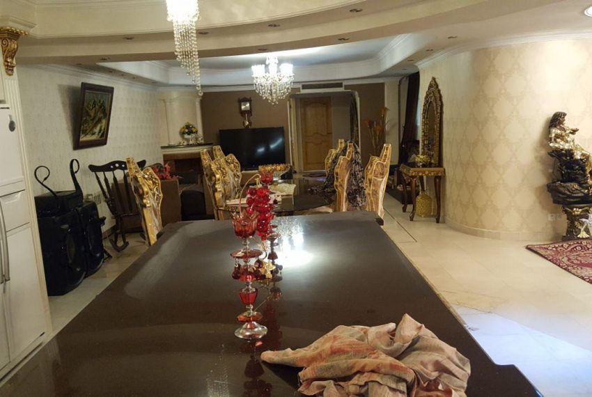 135 متر نزدیک مترو قلهک قیمت مناسب