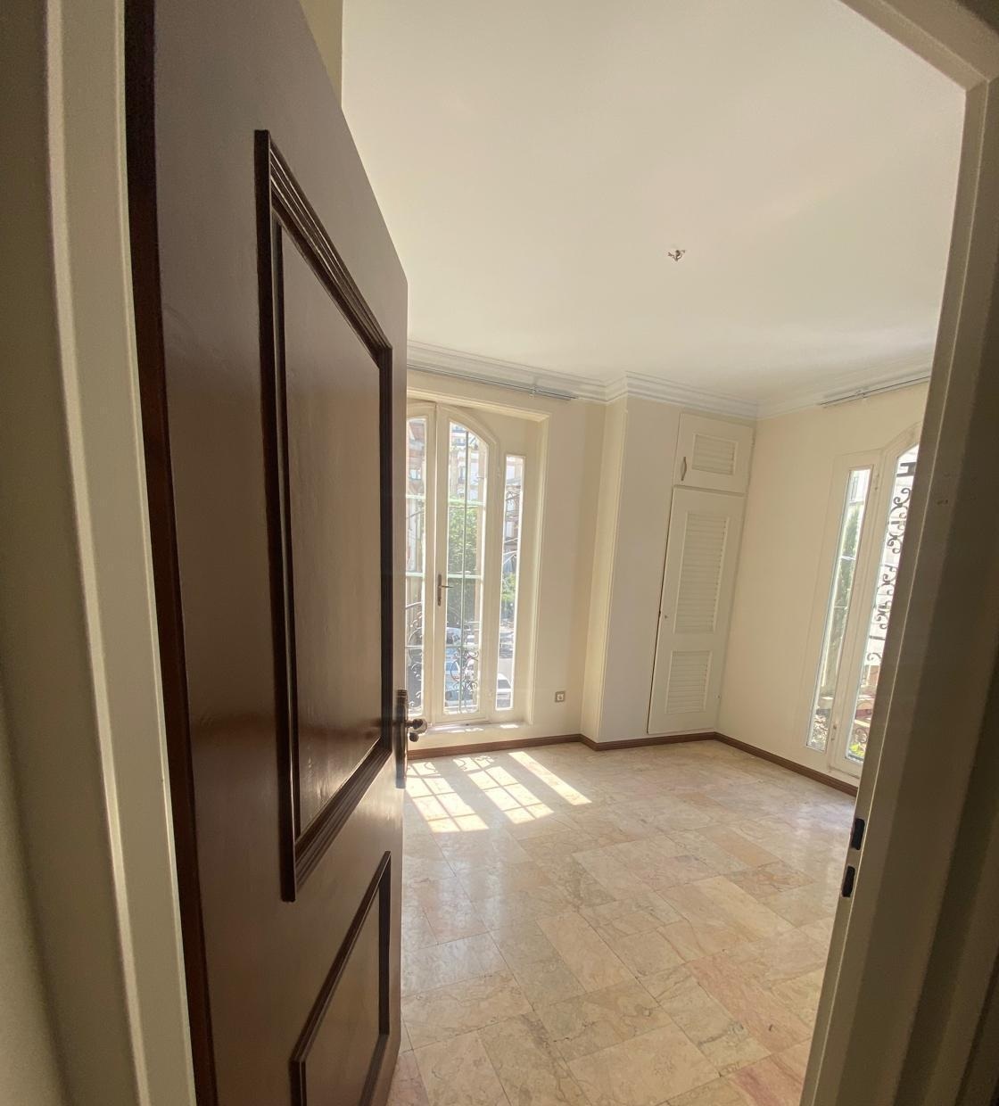 80 متر موقعیت اداری بدون محدودیت تردد