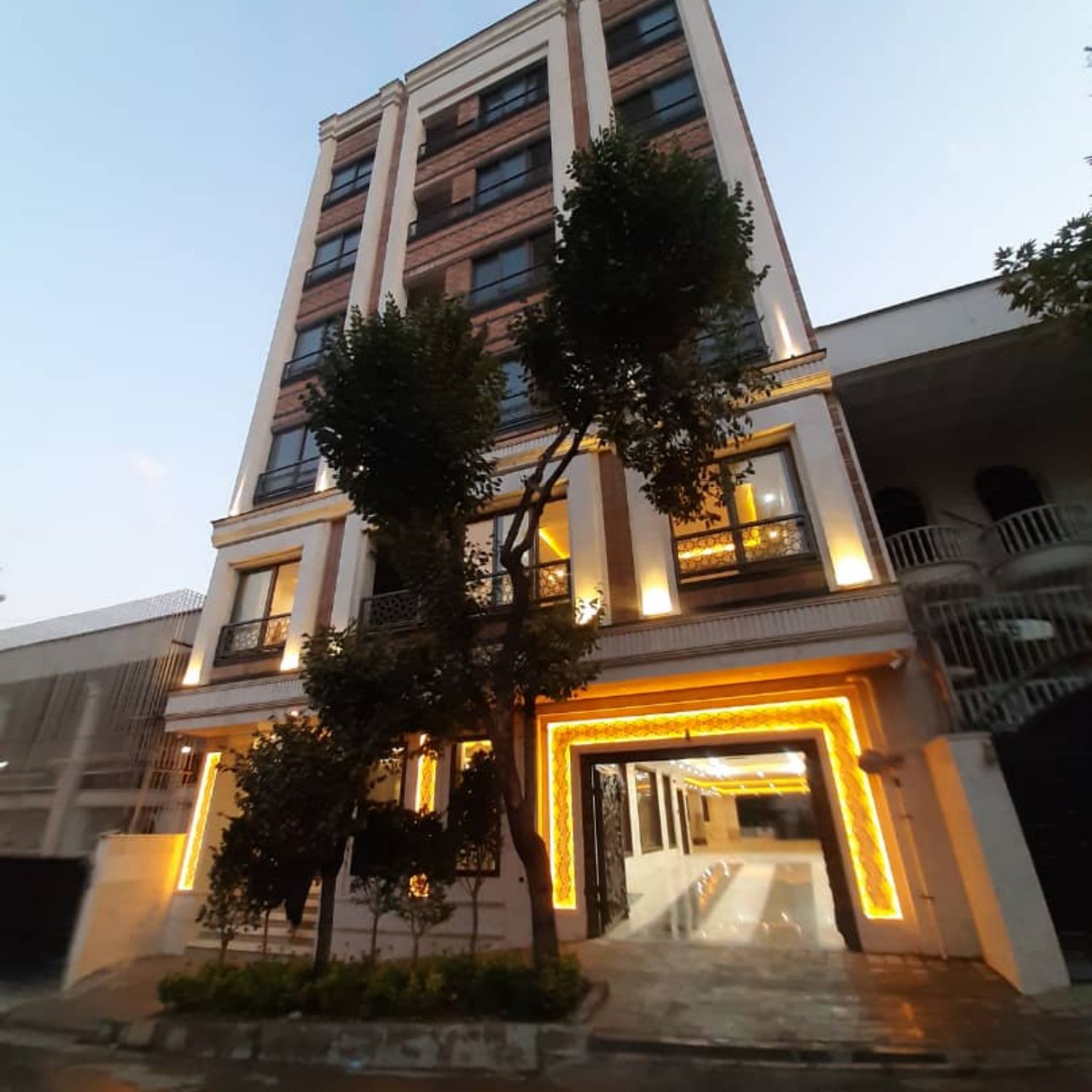 جردن نوساز زیر قیمت 137 متر 2 خواب 2 پارکینگ