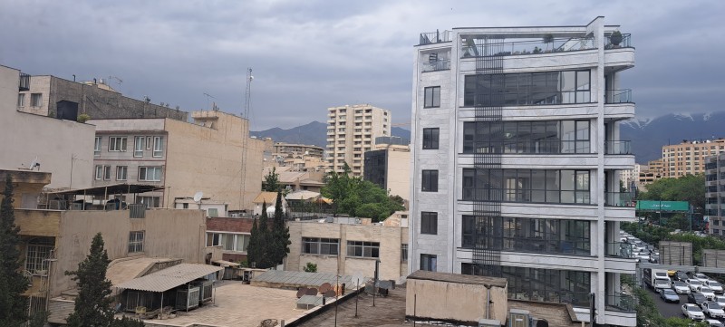 شیخ بهایی شمالی  118 متر 2 خواب / امکانات کامل