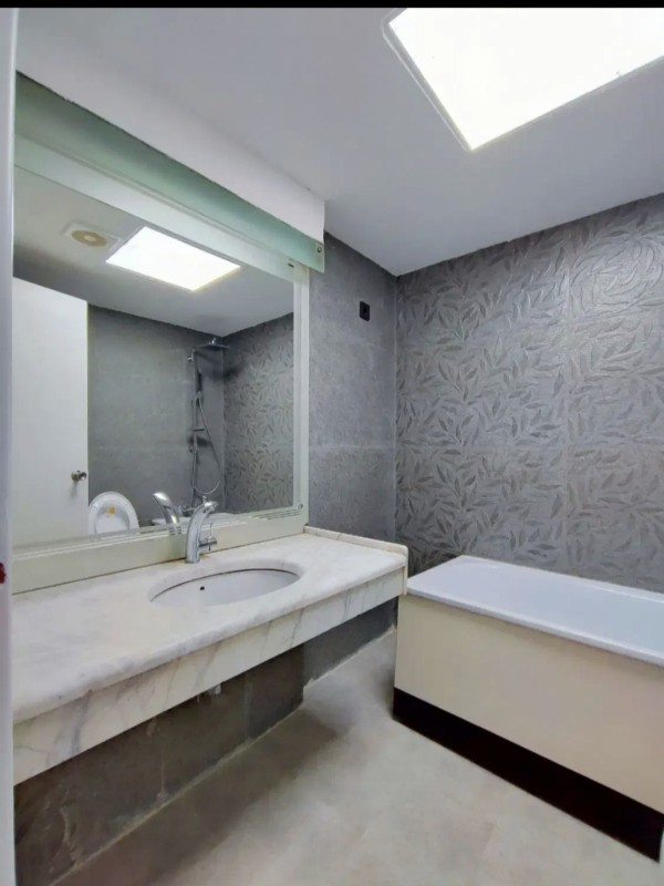 شهرک غرب برج هرمزان ۲۱۵متر ۳خ