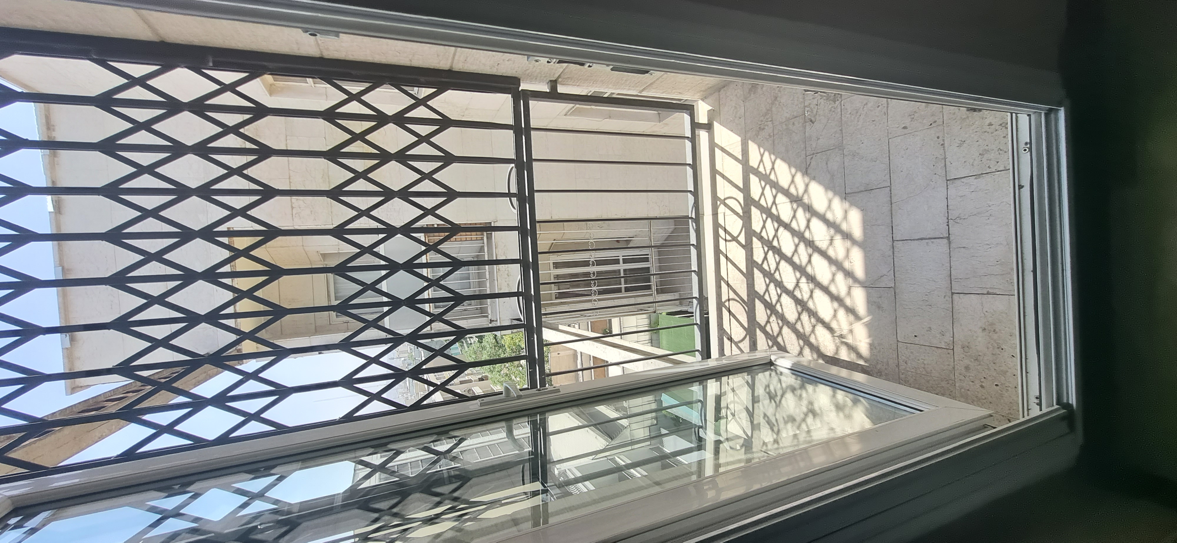 جردن ۱۵۰ متر ۳ خوابه طبقه ۵ رو افتاب