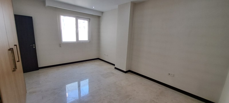 جردن خیابان طاهری ۱۲۰ متر ۲ خواب کلید نخورده